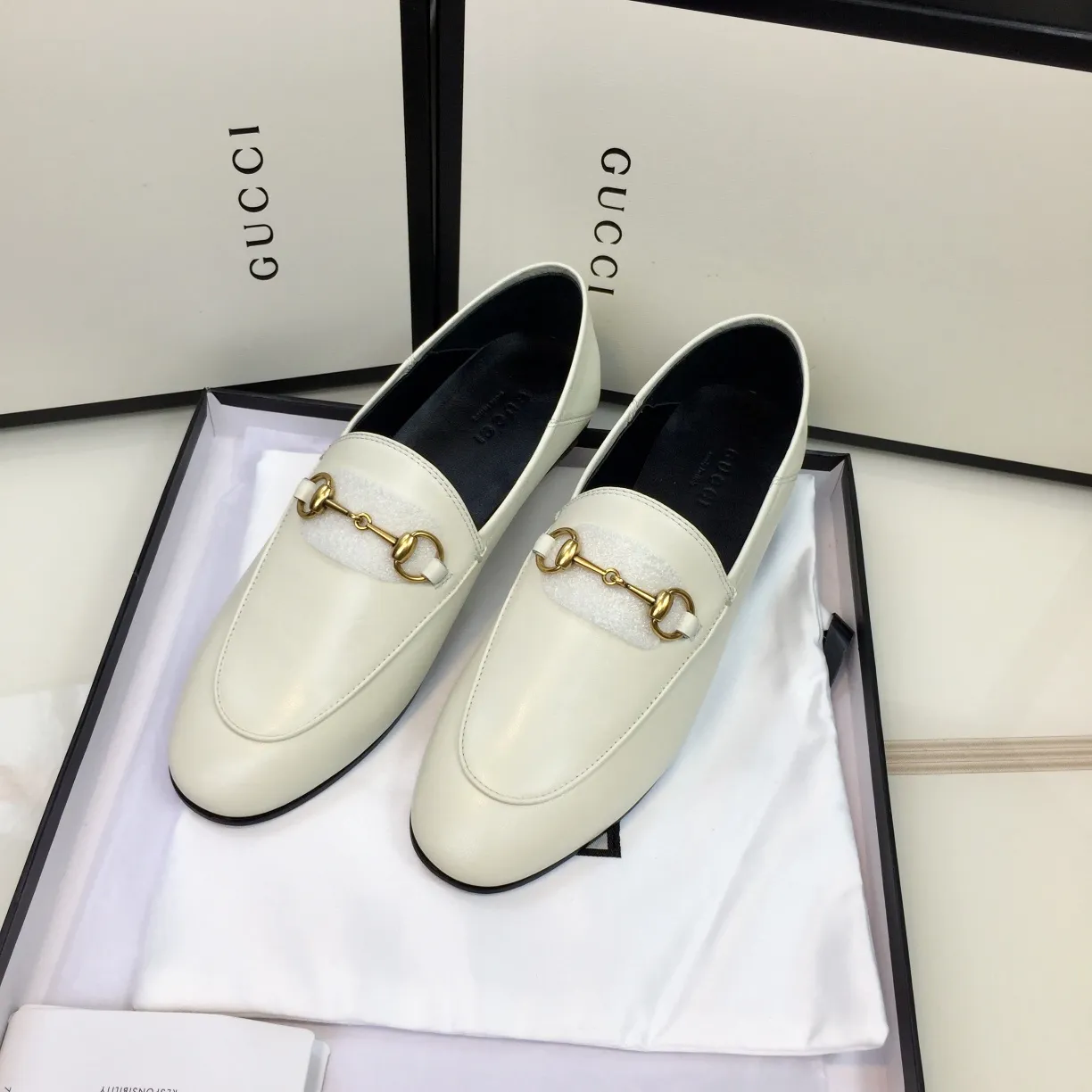 👟👟Ex-factory price 440👟👟～～GUCCI～Gucci Gucci classic century model, classic strawberry 3D printing, never fade, original purchase, purchasing agent level, welcome to compare, do not return the original version, G family classic flat shoes, mules, slippers and half slippers. Stamped logo Fabric: Original calfskin, lining feet/cowhide lining Outsole: Imported genuine leather outsole Size: 34-41 "34/41 custom-made, non-refundable, please come first to order. Verbal customization is not accepted" This panel can be customized Men's size: 39-45 "Custom-made, non-refundable" Packaging: Comes with a full set of top-quality packaging